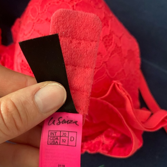 Bras red, blue and black - Picture 3 of 4